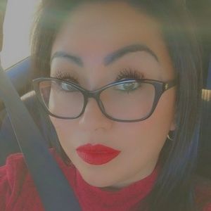 Meet your Posher, Roxana